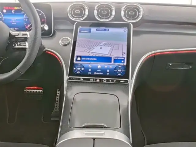 Mercedes-Benz C-Class view 4