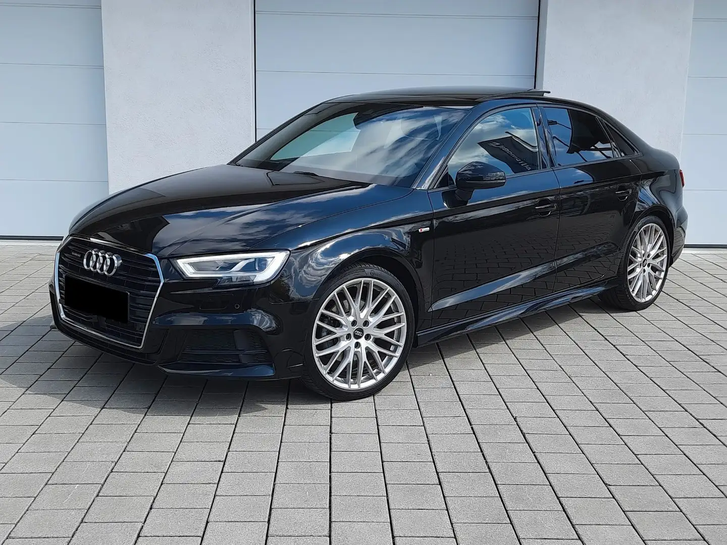 Audi A3 40 TFSI/Limo/S tronic/Quattro/3xS-Line/Pano Zwart - 2