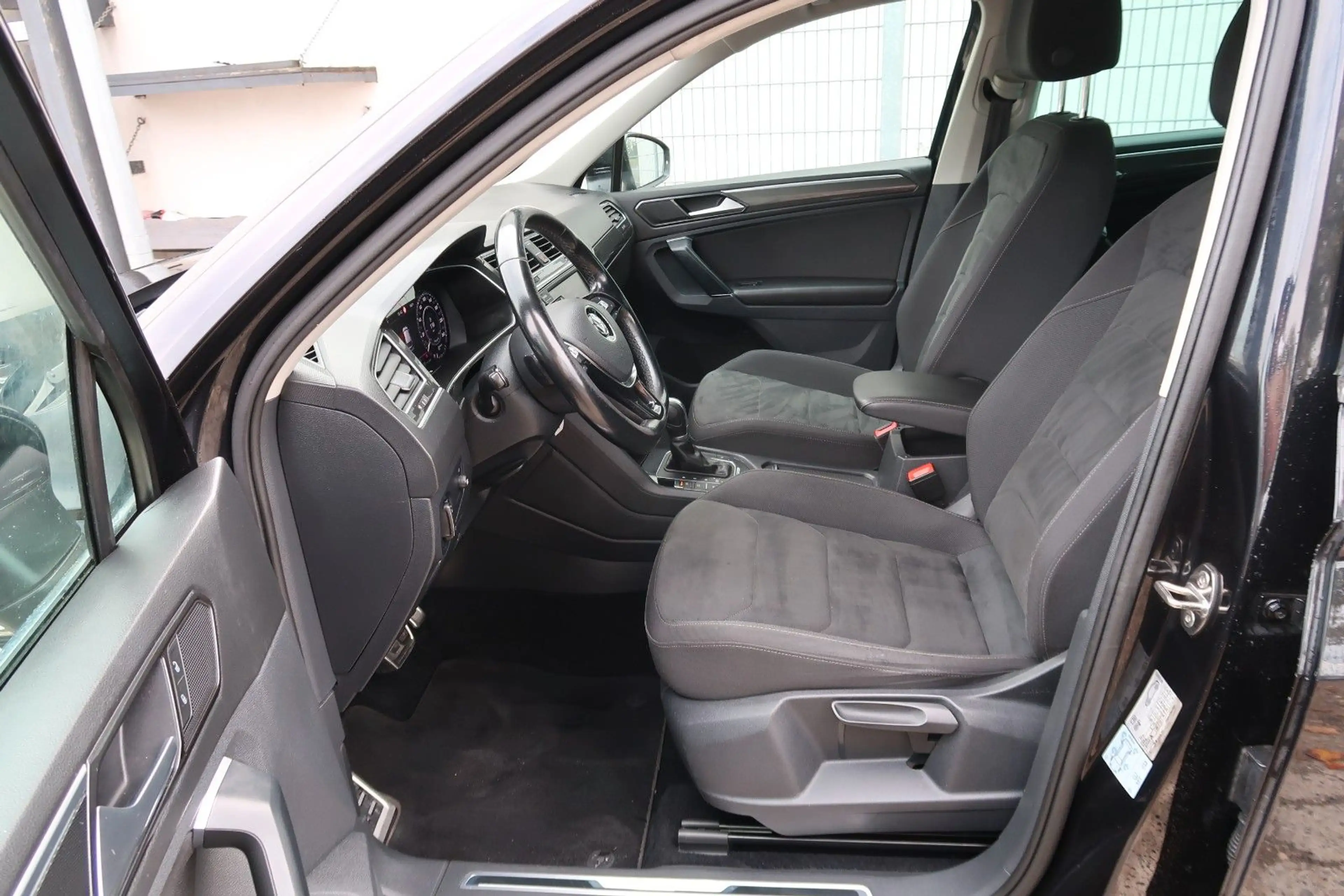Volkswagen Tiguan Highline 4Motion|2.0 TDI|DSG|Virtual|ACC| — photo 9