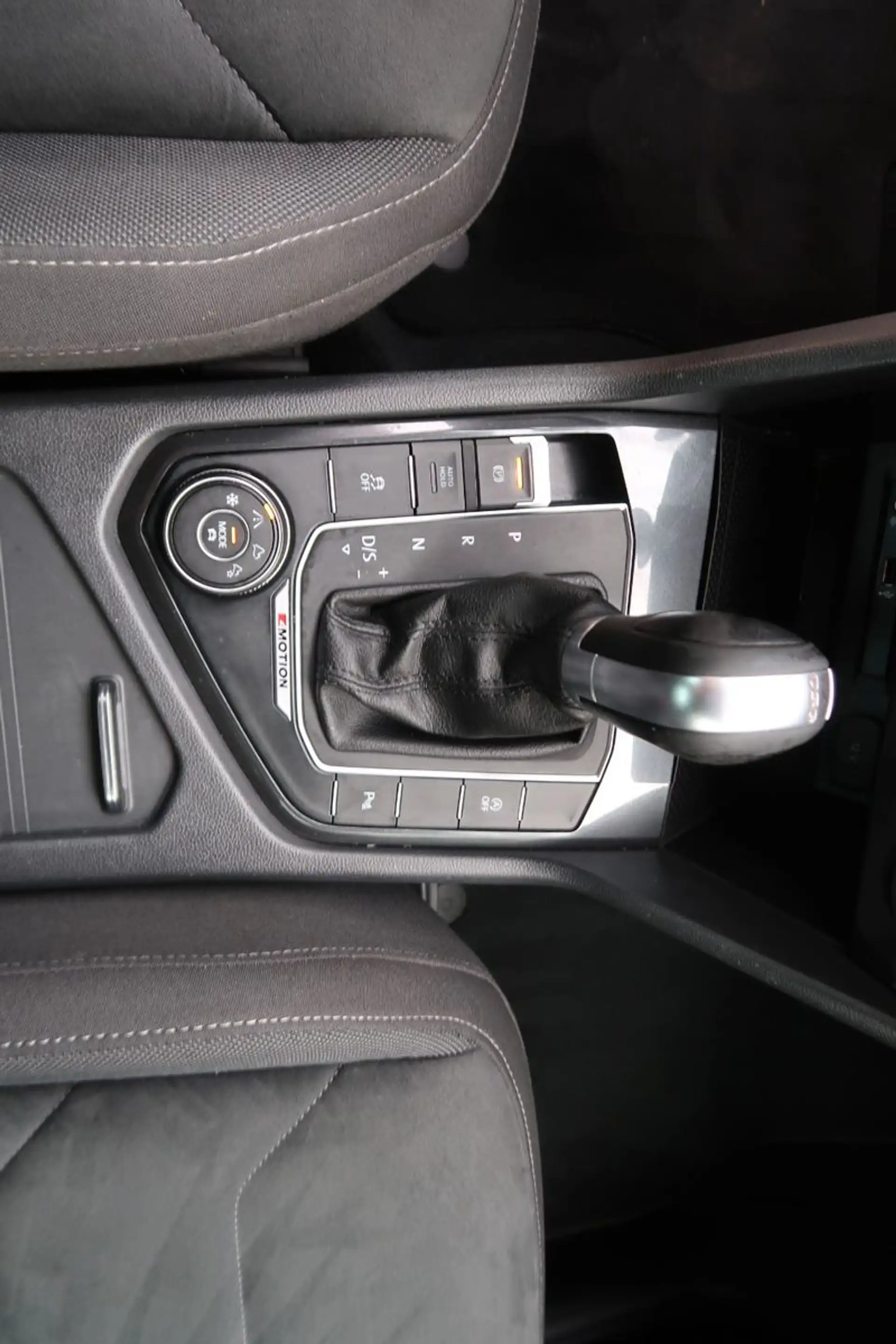 Volkswagen Tiguan Highline 4Motion|2.0 TDI|DSG|Virtual|ACC| — photo 15