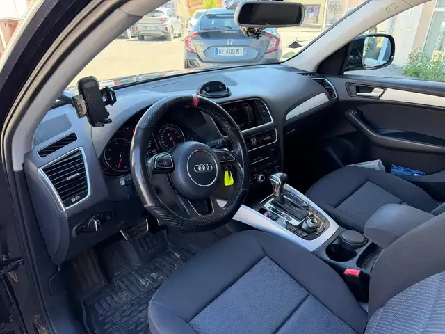 Audi Q5 view 9