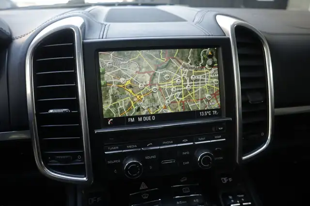 Porsche Cayenne view 7