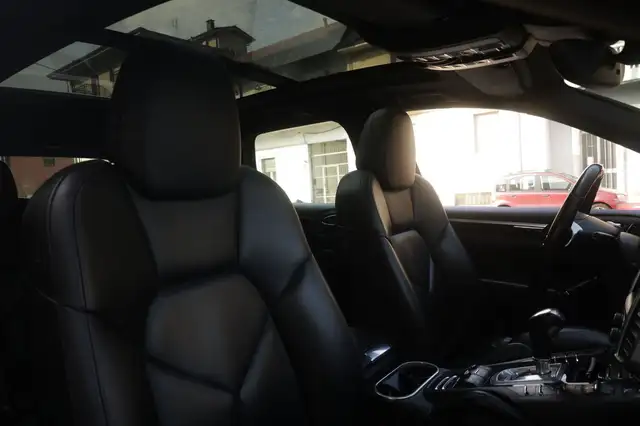 Porsche Cayenne view 3