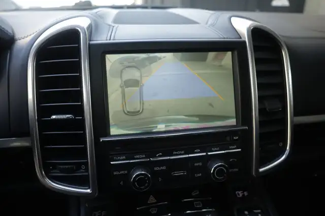 Porsche Cayenne view 9