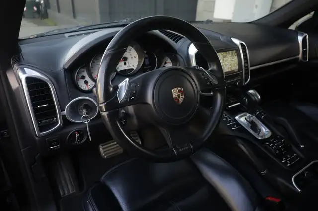 Porsche Cayenne view 17