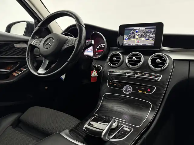 Mercedes-Benz C-Class view 4