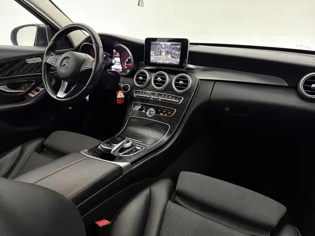 Mercedes-Benz C-Class view 23