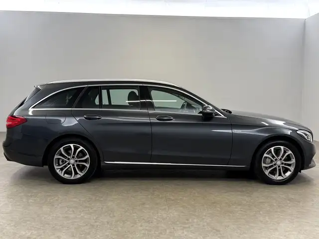 Mercedes-Benz C-Class view 9