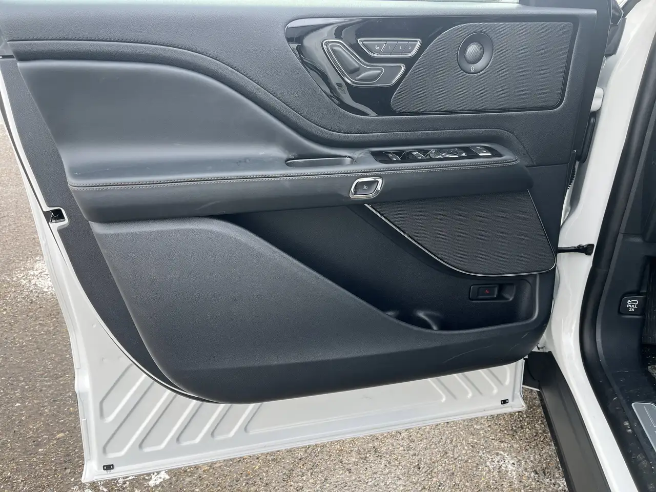 Lincoln Aviator снимка Lincoln Aviator