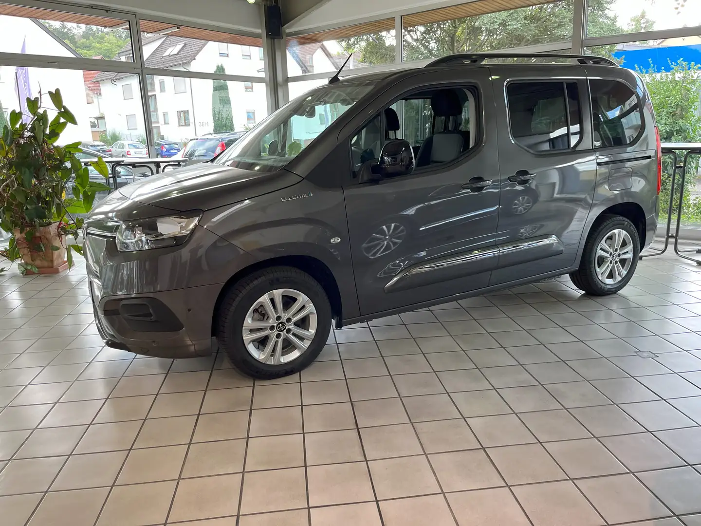 Toyota Proace City Verso Electric L1 - 7-Sitzer, neu mit TZ Grau - 2