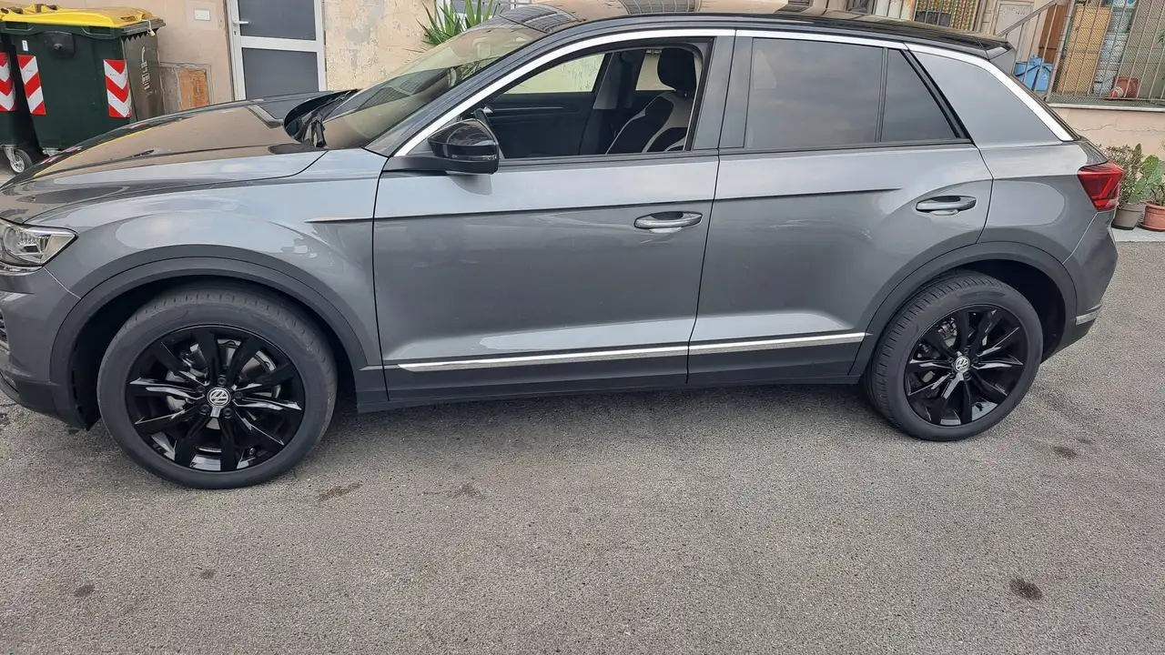 Volkswagen T-Roc T-Roc 1.6 tdi Advanced — photo 1 of 5