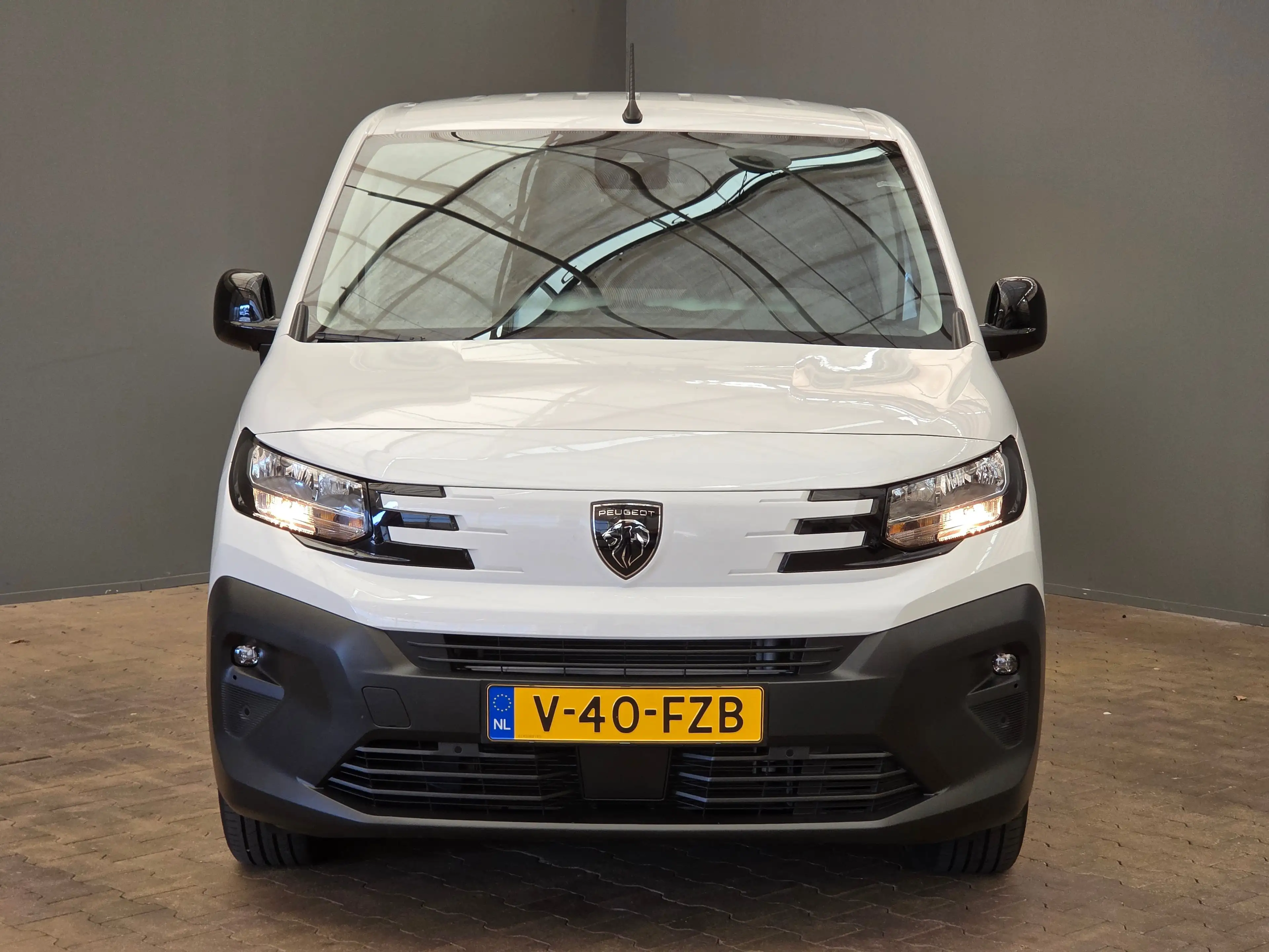 Peugeot Partner 1.5 BlueHDi 130 EAT8 S&S L1 | 2 zitplaatsen rechts — photo 2