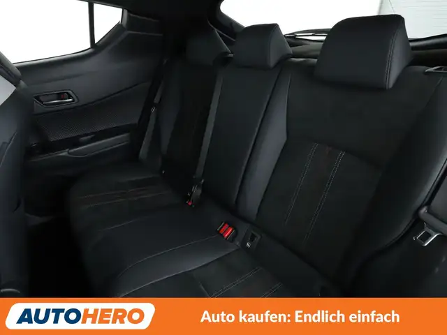 Toyota C-HR view 14