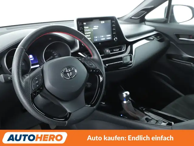 Toyota C-HR view 11
