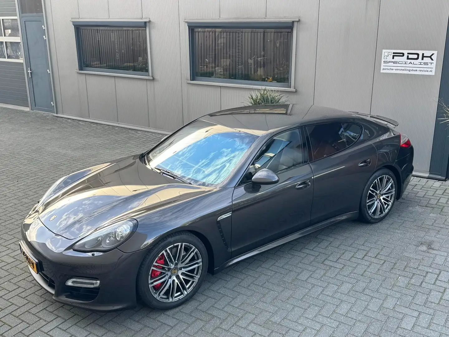 Porsche Panamera 4.8 Turbo S Brown - 2