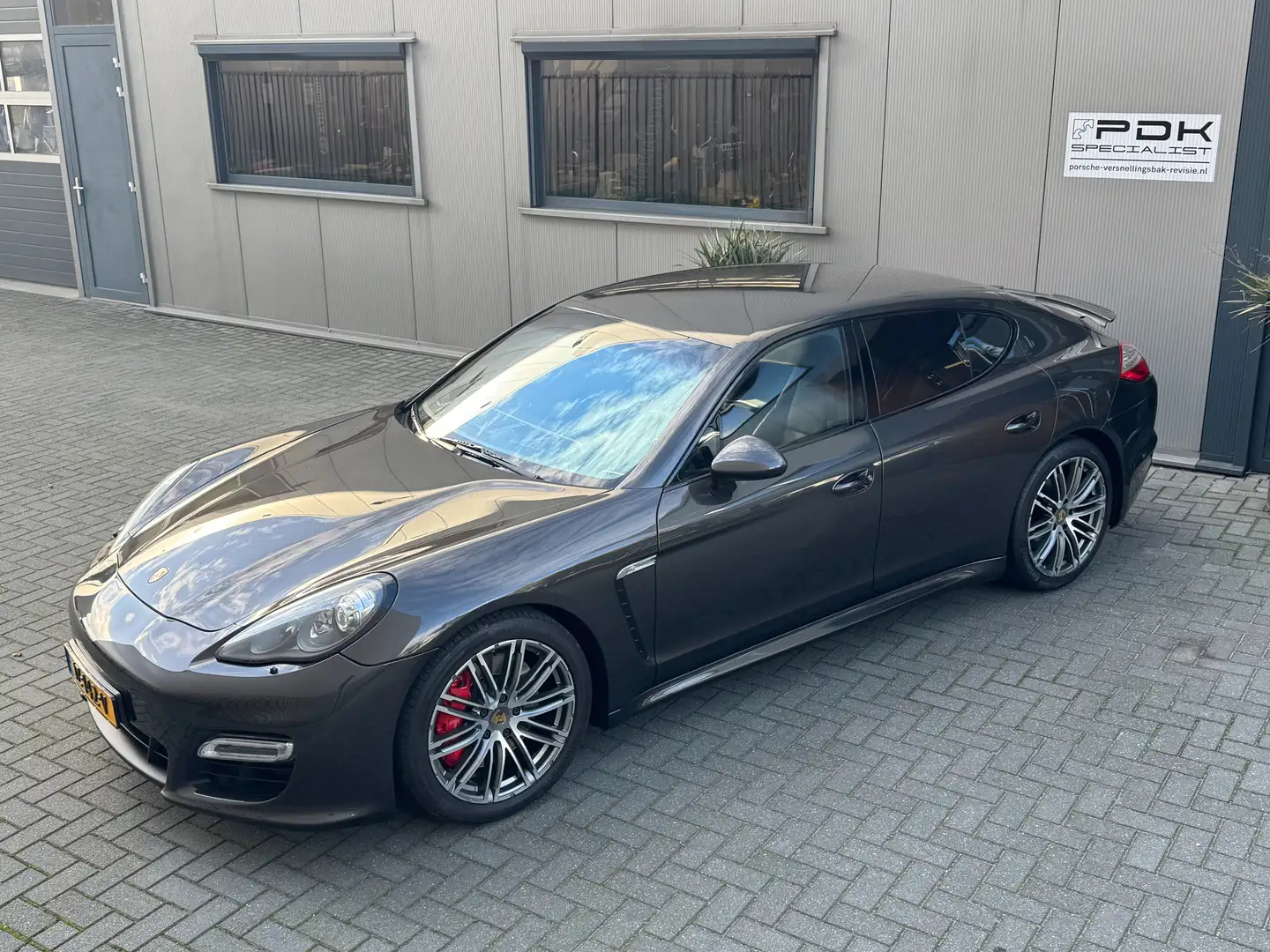 Porsche Panamera 4.8 Turbo S Brown - 1