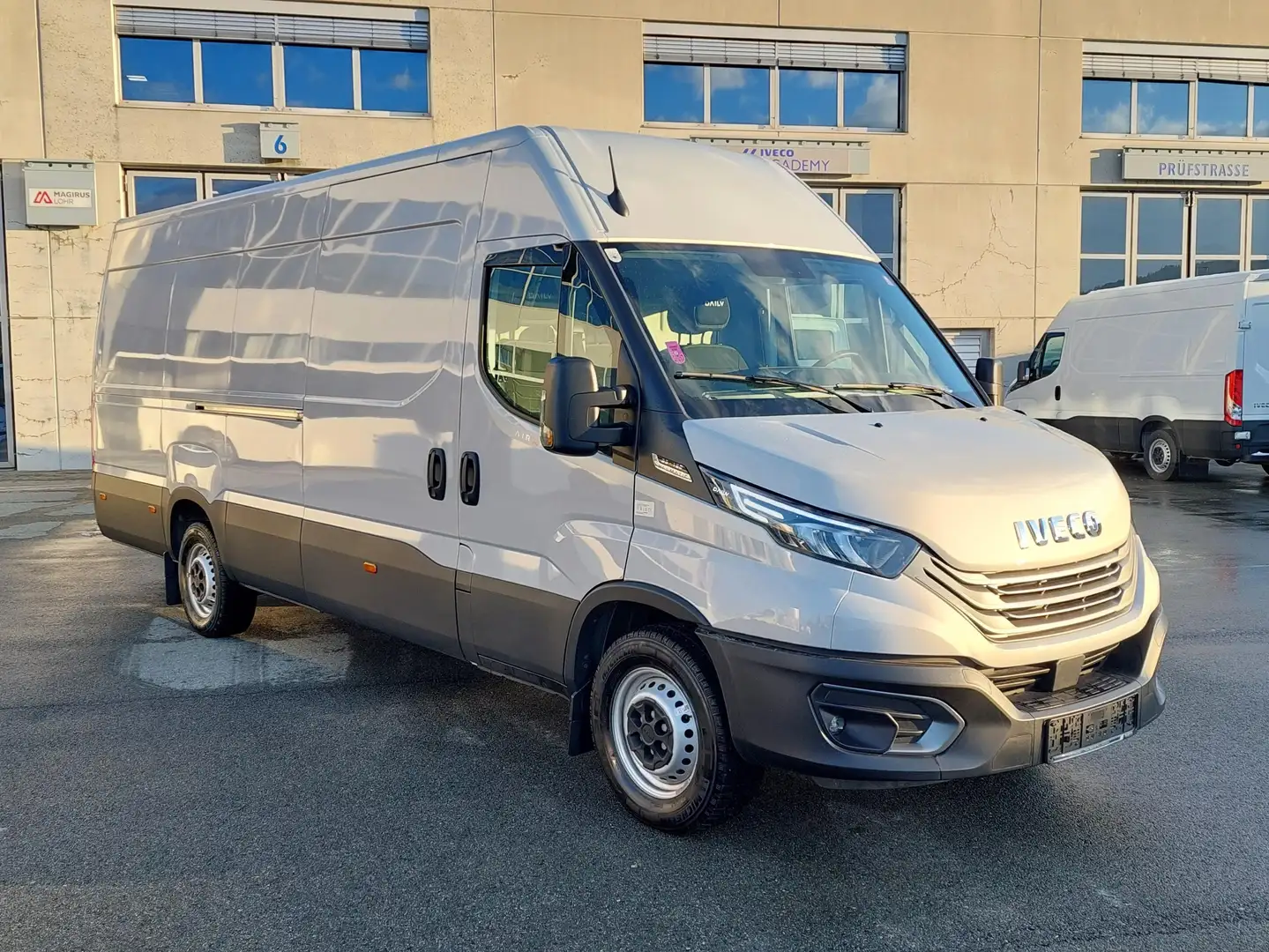 Iveco Daily LUFTFEDERUNG Navi LED NETTO €43.800 Zilver - 1