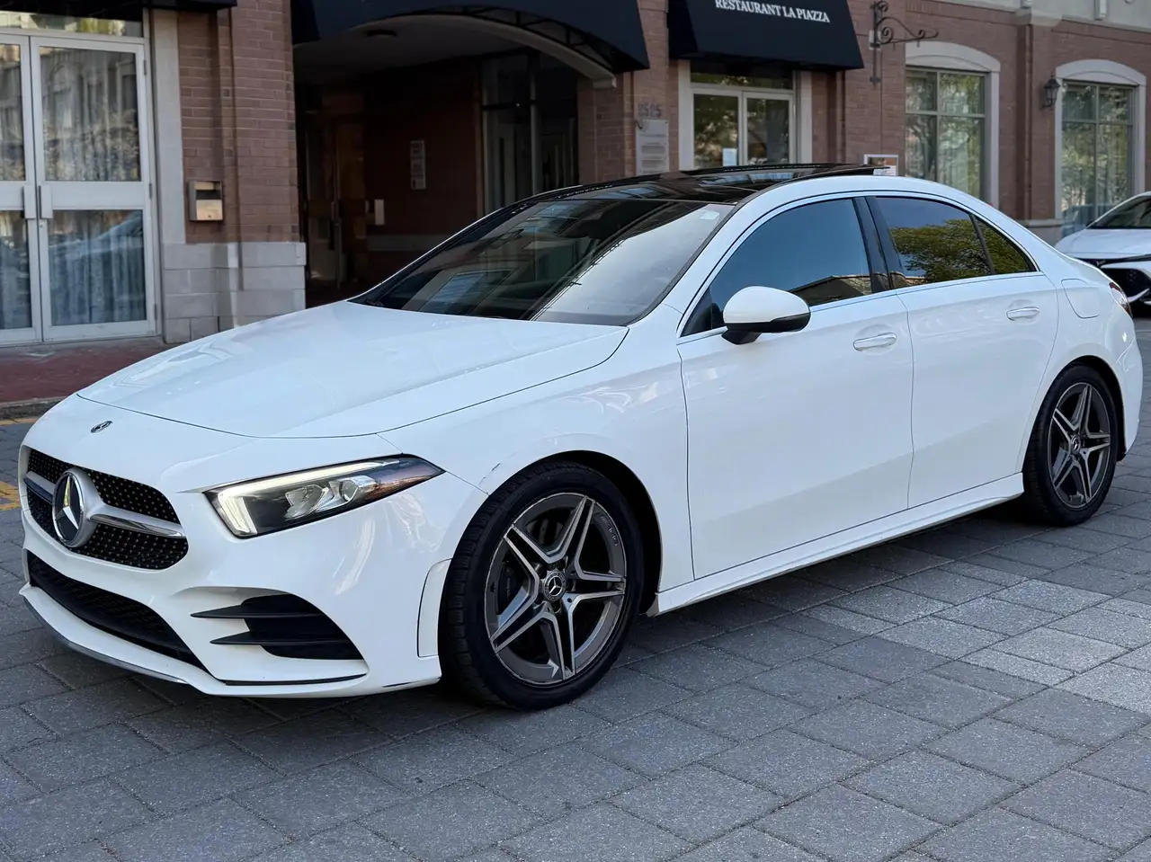 Mercedes-Benz A-Class снимка Mercedes-Benz A-Class