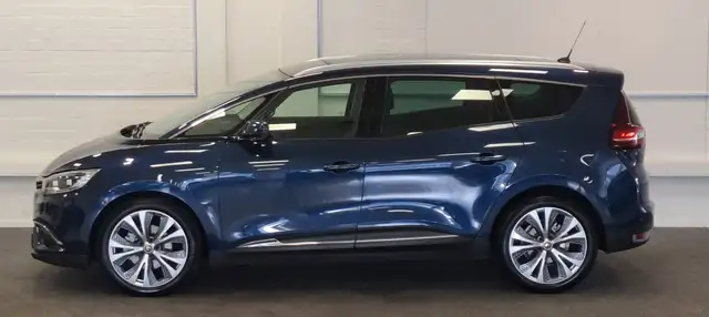Renault Grand Scenic view 4