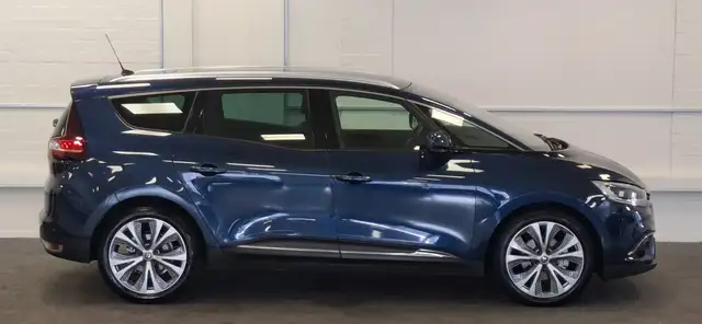 Renault Grand Scenic view 5