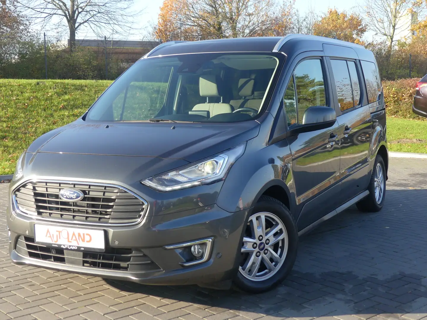 Ford Grand Tourneo Connect 1.5 EcoBlue Titanium AT Navi Grau - 2