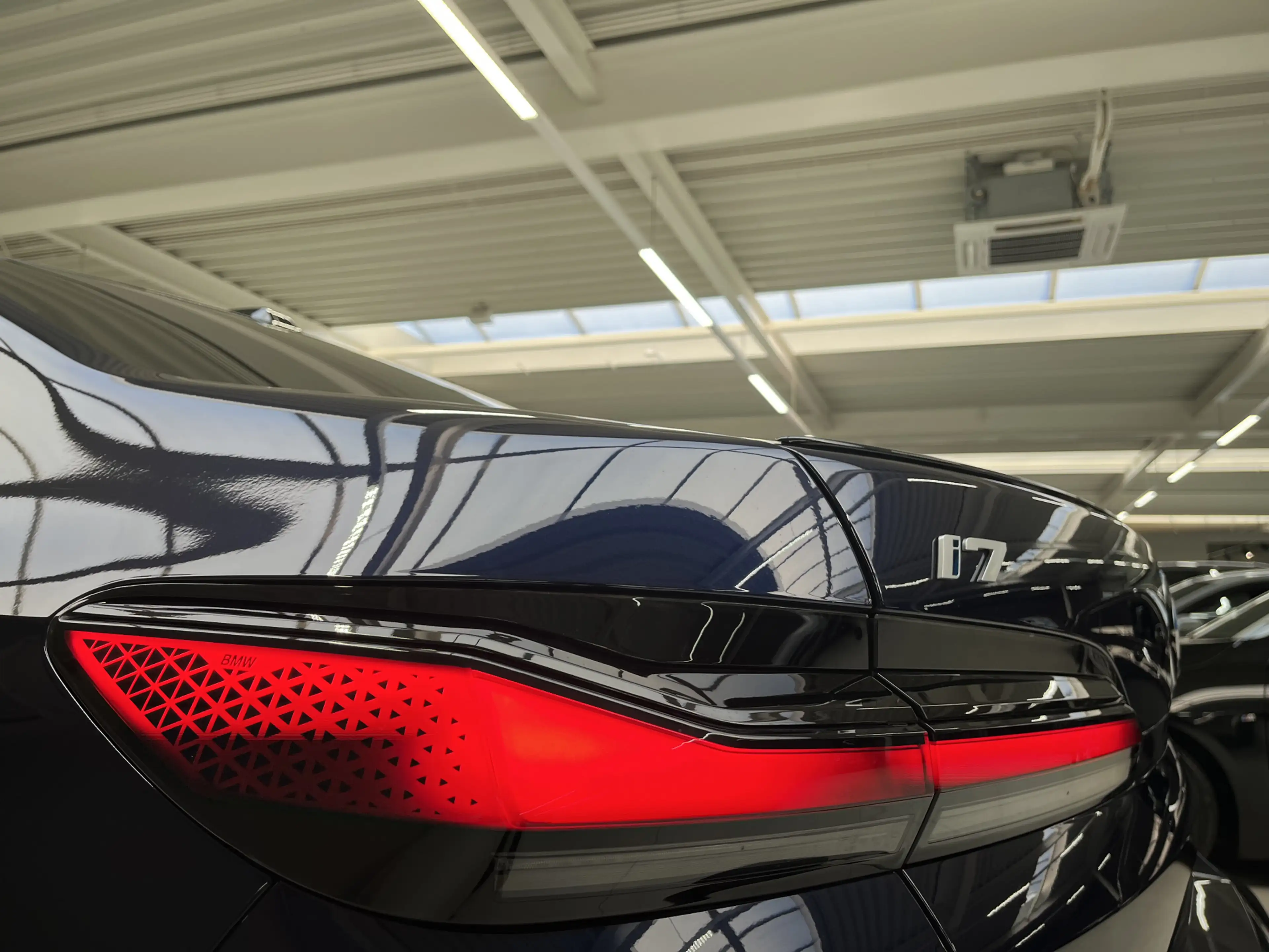 BMW i7 xDrive60 106 kWh | M Sport Pro | El. deuren | Pano — photo 3