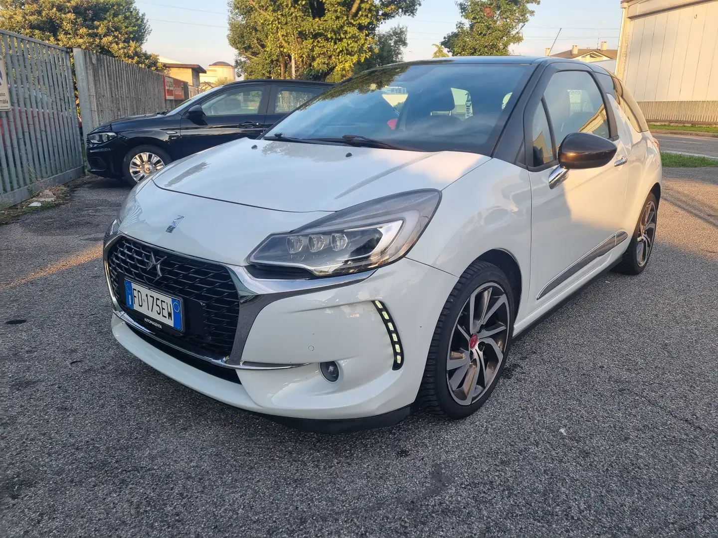 DS Automobiles DS 3 DS3 1.2 puretech So Chic s Blanc - 1
