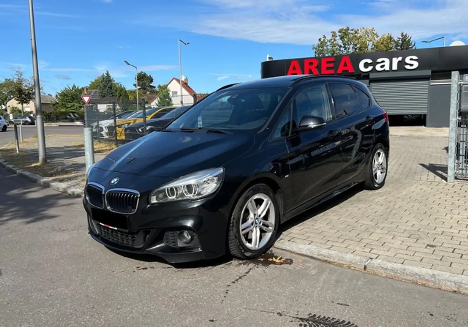 BMW 220 d Active Tourer xDrive M-Sport*PANO*LED*NAVI*SHZ*P Schwarz - 1