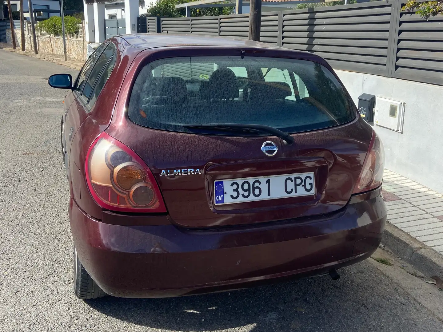 Nissan Almera Almera 1.8 Line Up Aut. Line Up Red - 2