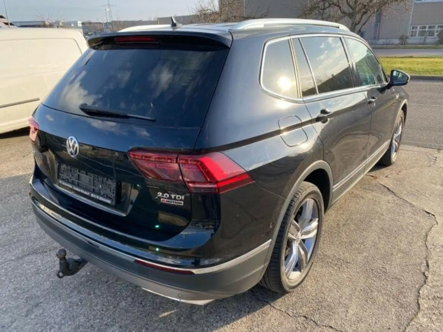 Volkswagen Tiguan Allspace 2.0 TDI 4Motion DSG Highline AHK Schwarz - 2