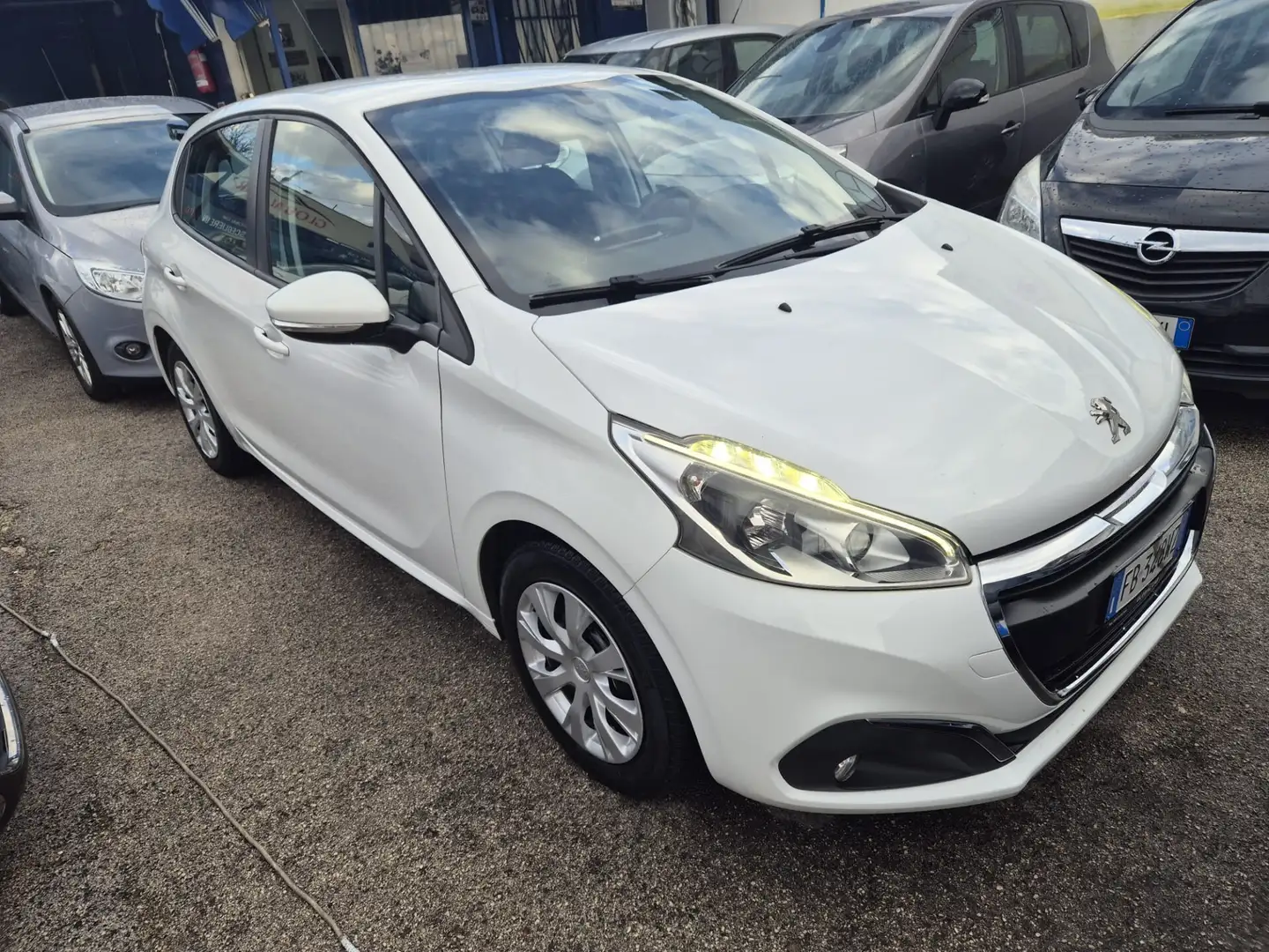 Peugeot 208 PureTech 82 5 porte Active Blanc - 2