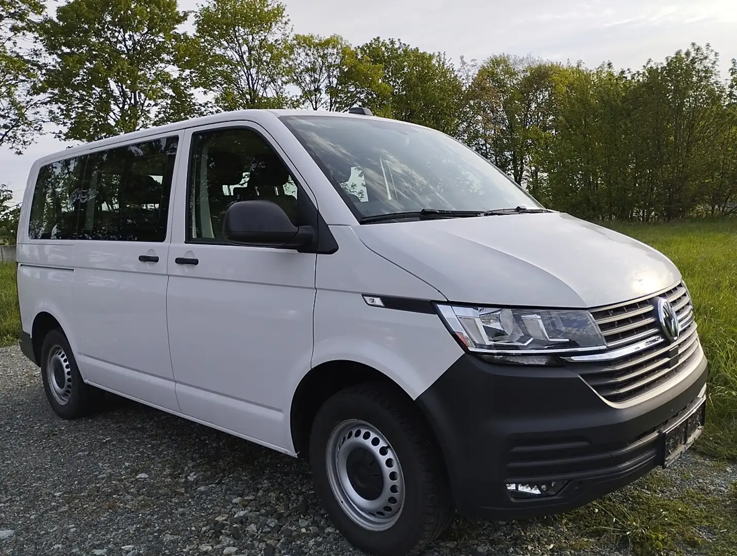 Volkswagen T6.1 Transporter 2,0 TDI 9 Sitze,Licht+Sichtpaket,Bremsassistent Weiß - 2