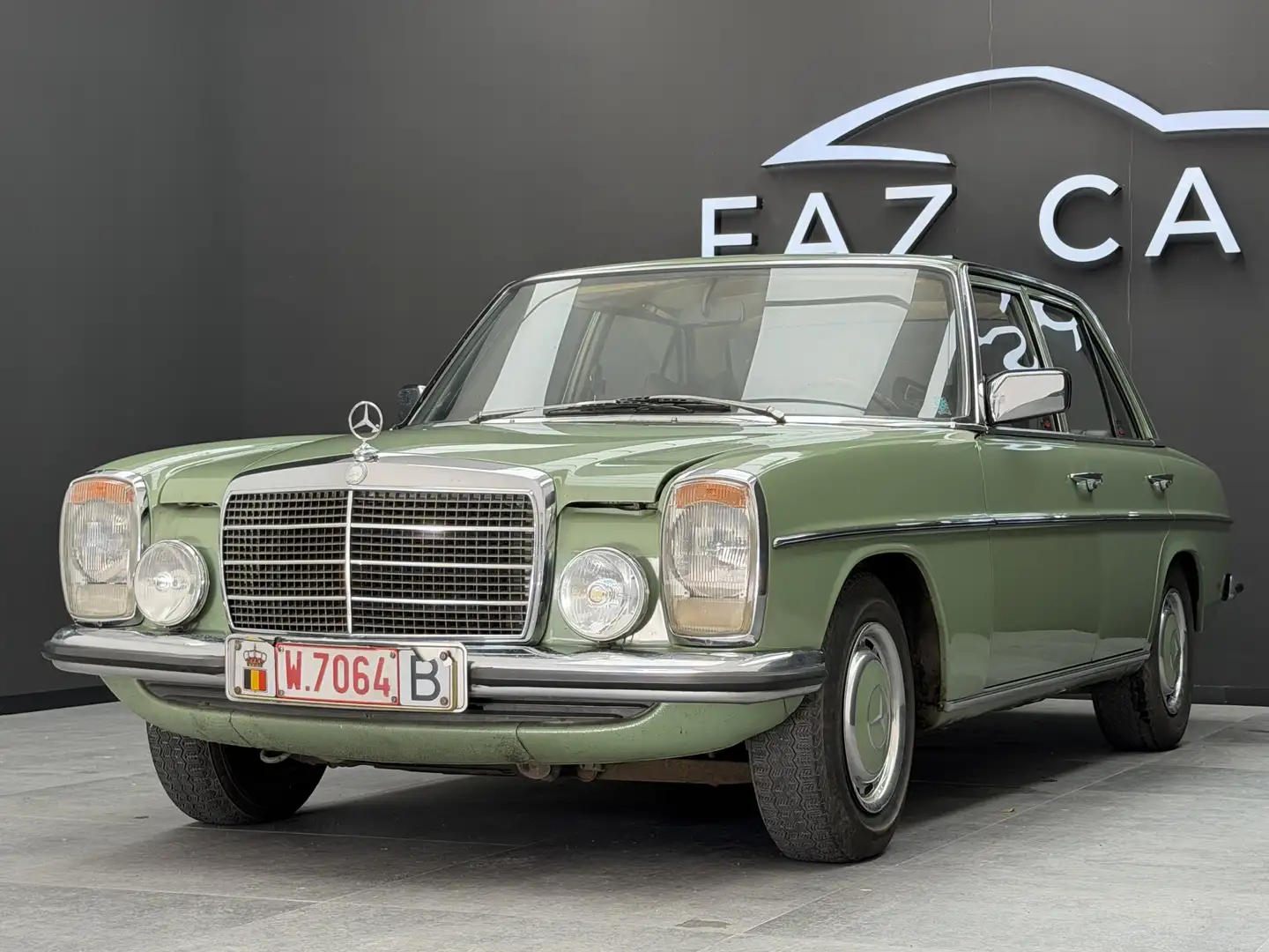 Mercedes-Benz 200 Bar 8 (W115) Strich Acht * 1ER PROP * Groen - 2