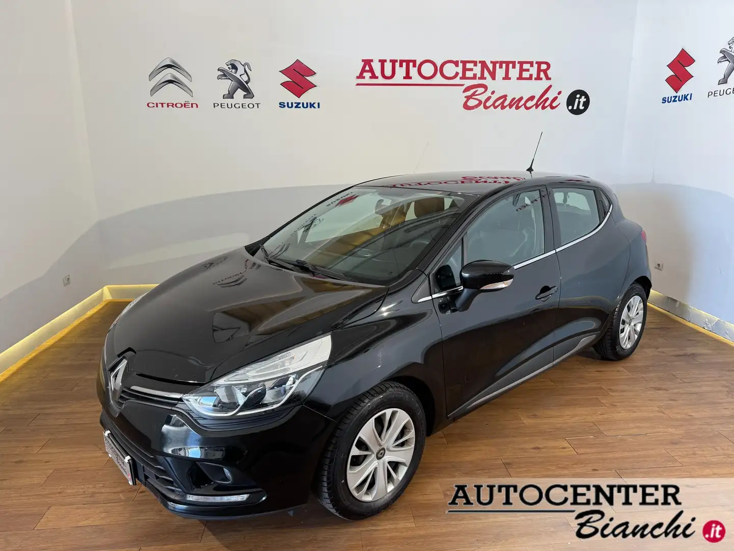 Renault Clio Clio 1.5 dci energy Zen 75cv Zwart - 1