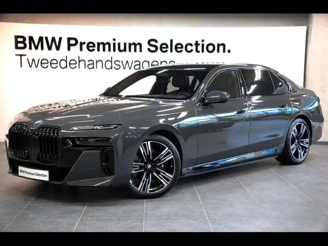 BMW i7 M PACK PRO TREKHAAK PANORAMADAK SKYLOUNGE KRISTALK