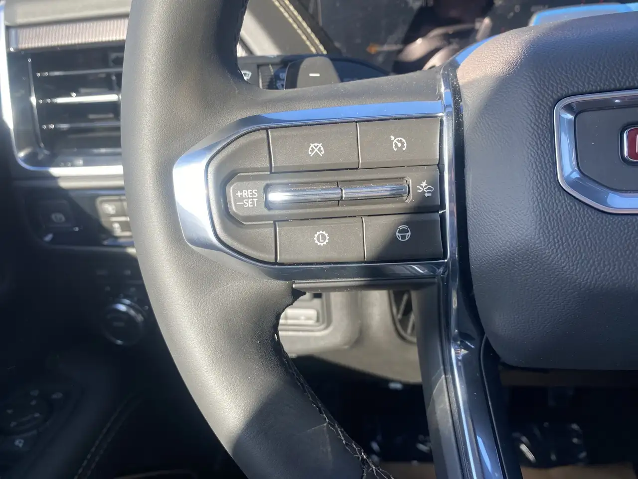 GMC Yukon снимка GMC Yukon