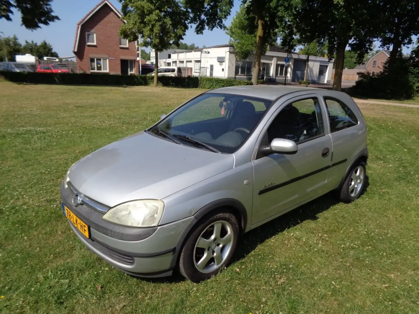 Opel Corsa 18-6-2026  a p k Grijs - 1