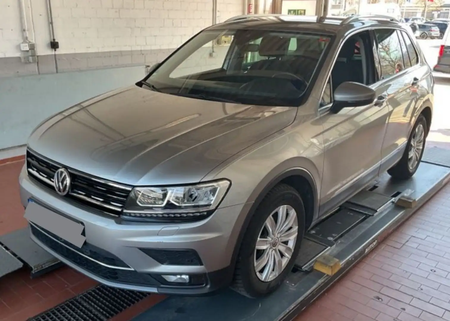 Volkswagen Tiguan Highline BMT 2.0 TDI  6-Gang Zilver - 2