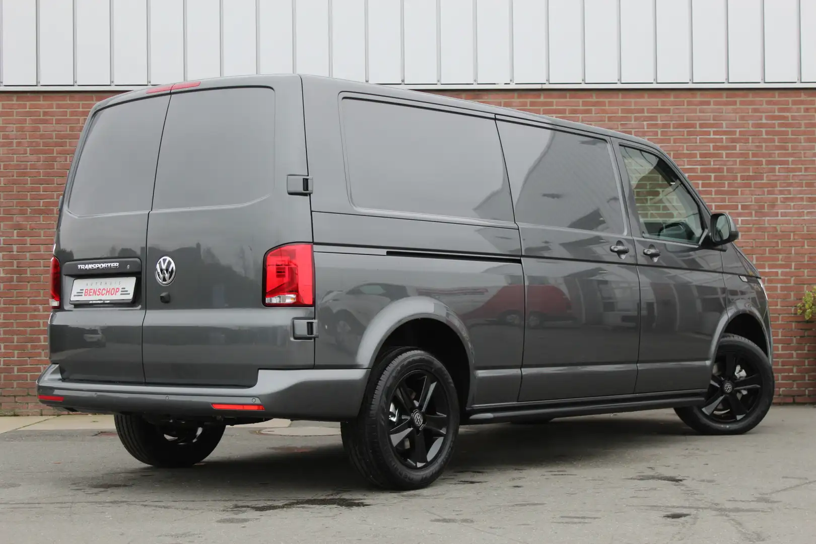 Volkswagen T6.1 Transporter 2.0 TDI 150PK DSG L2 |ACHTERUITRIJCAMERA|LED|17-IN Grijs - 2