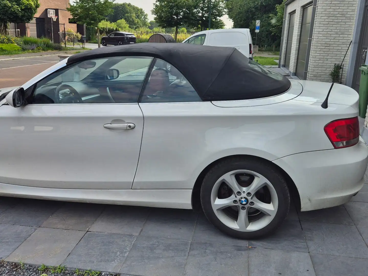 BMW 123 123d Cabrio Aut. Edition Sport Wit - 1