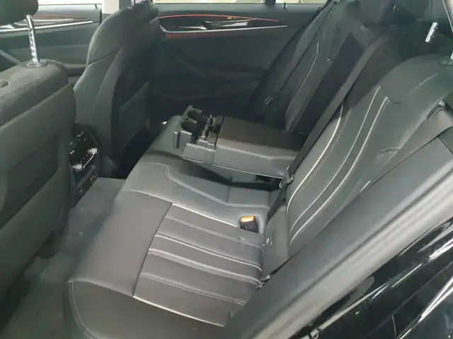 BMW 5 Series view 13