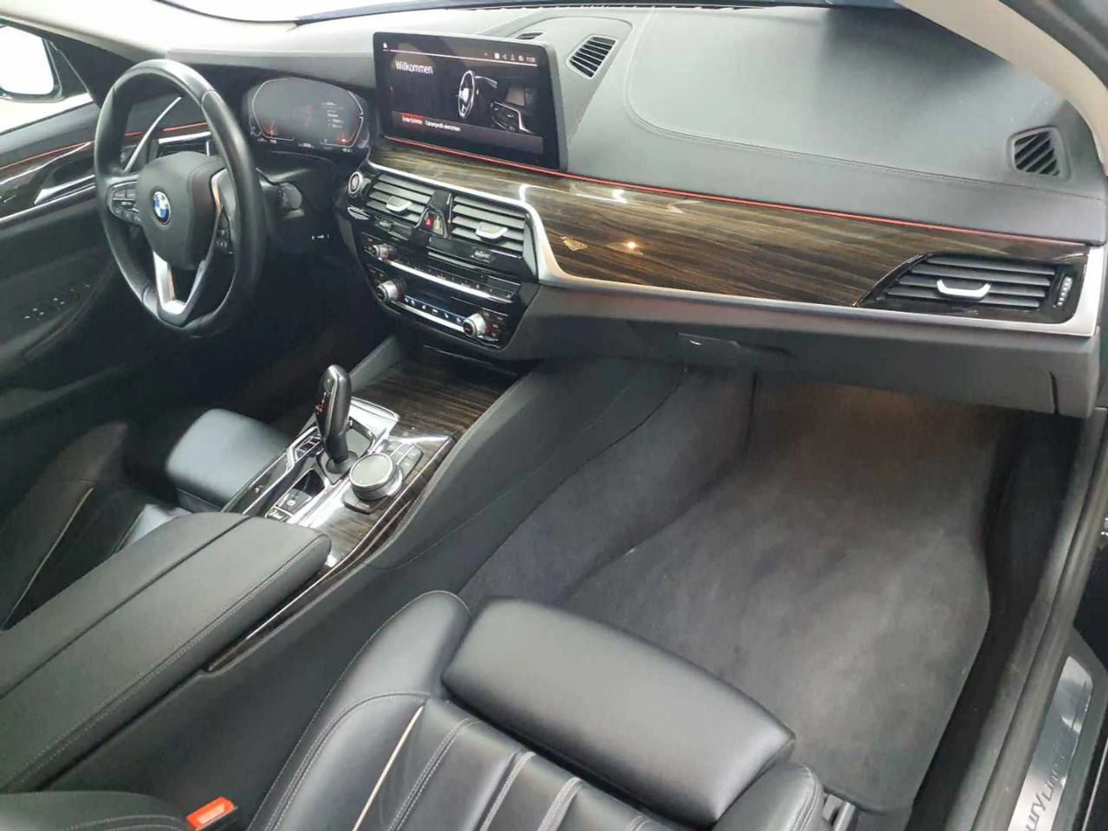 BMW 540 540i xDrive Touring Aut. Luxury Line Navi Leder — photo 9