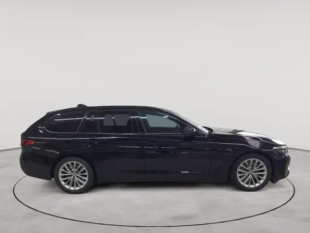 BMW 5 Series view 3