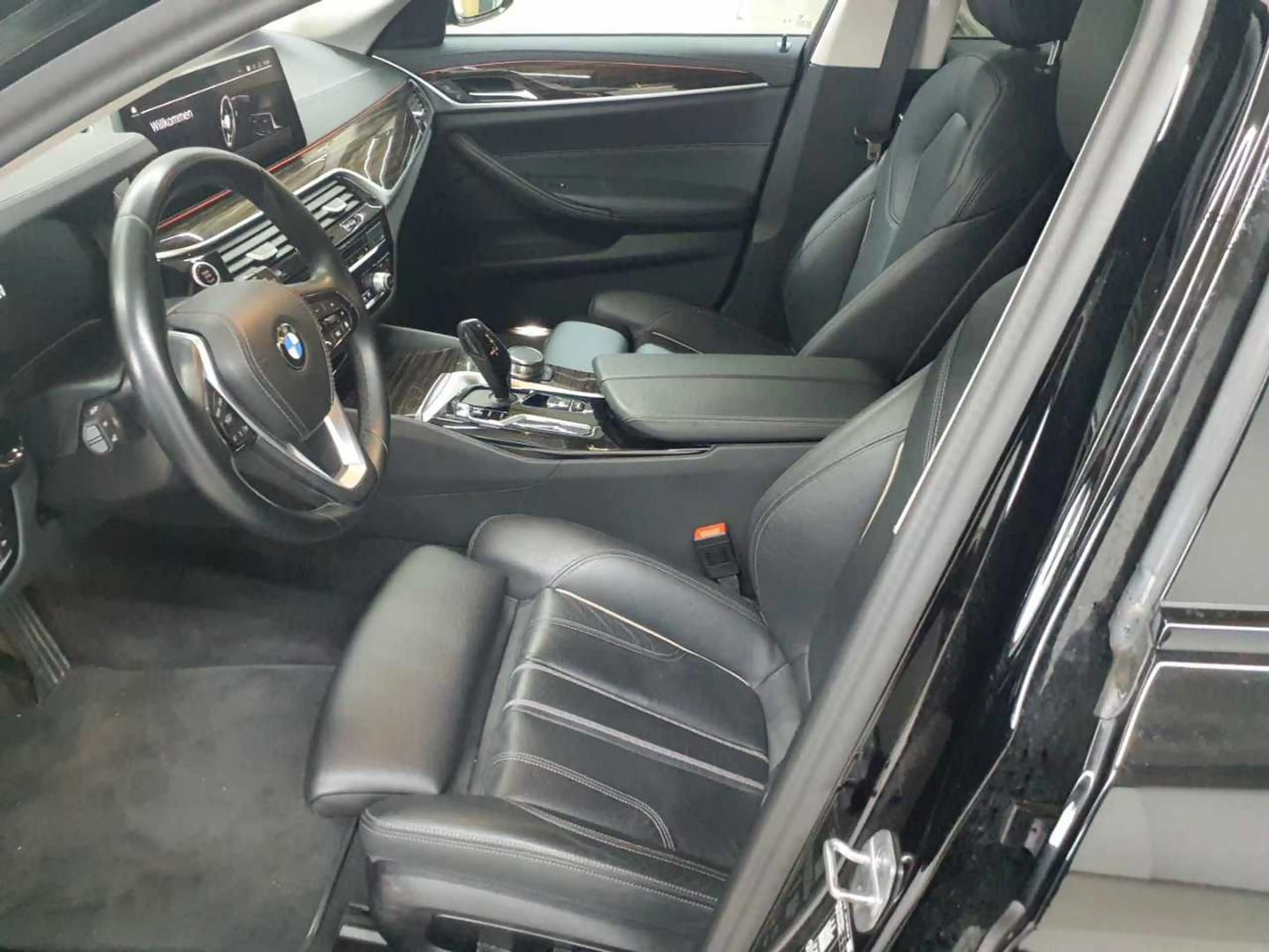 BMW 540 540i xDrive Touring Aut. Luxury Line Navi Leder — photo 7