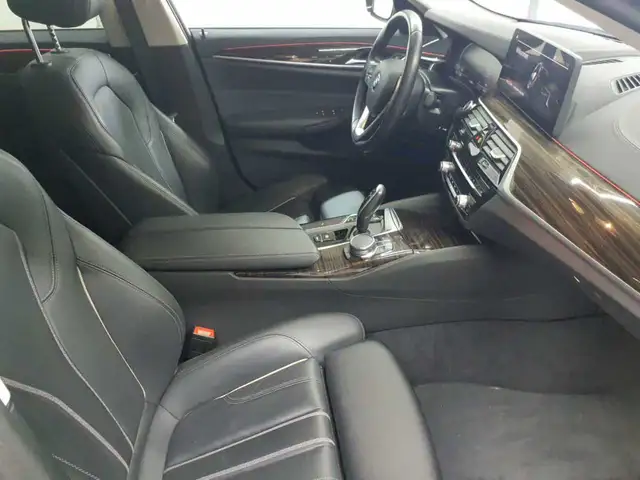 BMW 5 Series view 8