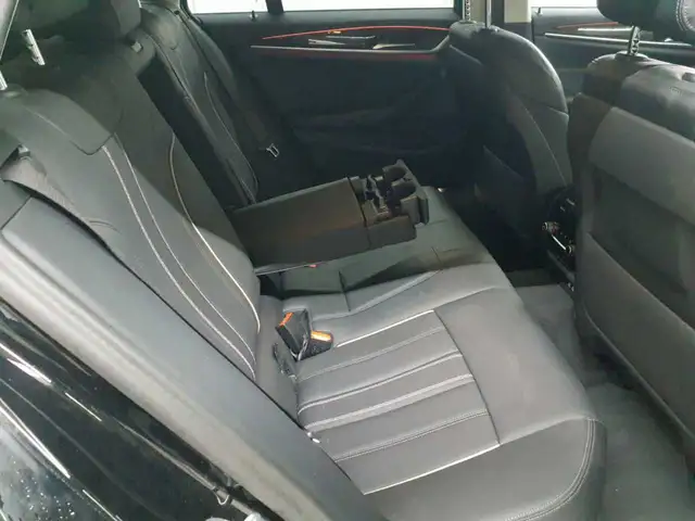 BMW 5 Series view 14