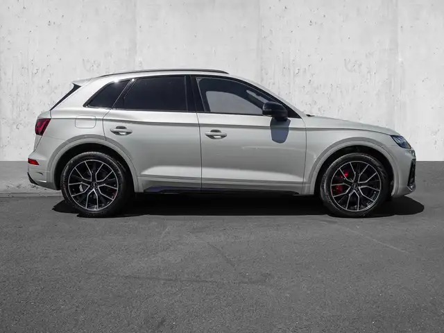 Audi SQ5 view 5
