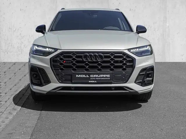 Audi SQ5 view 3