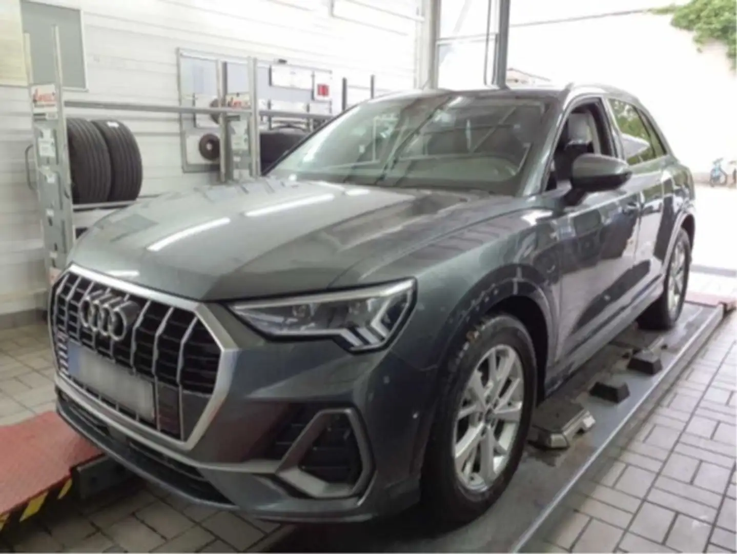 Audi Q3 S line 35 TDI 110kW S tronic LED Navi SONOS Alcant Grau - 1