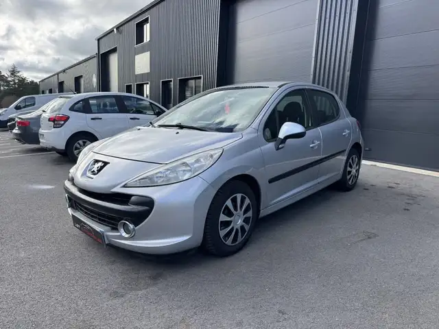 Peugeot 207 1.6 HDi90 Style 5p